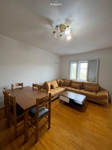 Tirane, jepet me qera Vile 2+1 Kati 3, 80 m² 450 € (SAUK)