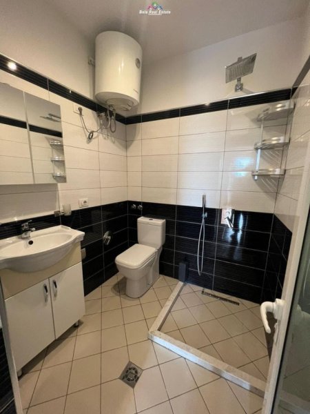 Tirane, jepet me qera Vile 2+1 Kati 3, 80 m² 450 € (SAUK)