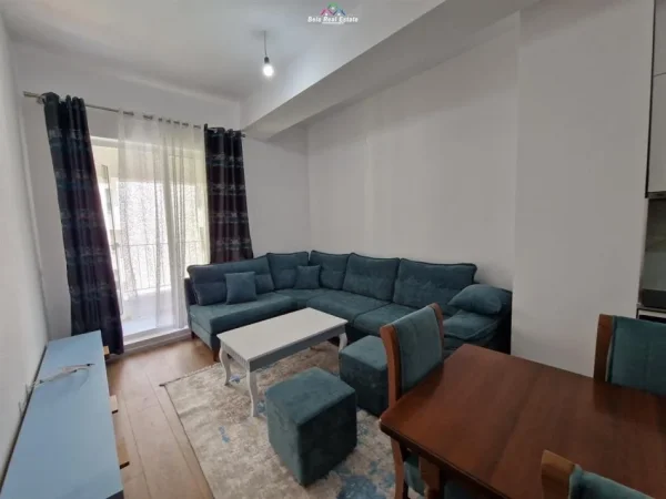 Tirane, jepet me qera apartament 2+1+Ballkon Kati 3, 90 m² 550 € (ali demi)