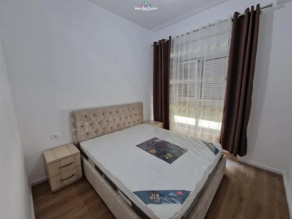 Tirane, jepet me qera apartament 2+1+Ballkon Kati 3, 90 m² 550 € (ali demi)