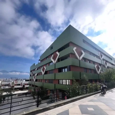 Tirane, shitet apartament 3+1 , 145 m² 270.000 € (Zgjerimi)