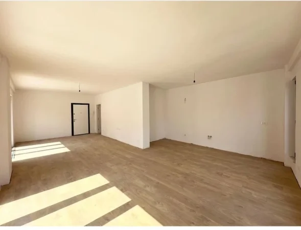 Tirane, shitet apartament 3+1 , 149 m² (Kopshti Botanik)