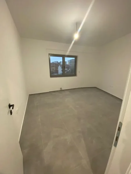 Tirane, jepet me qera apartament 1+1 Kati 1, 87 m² 450 € (Fusha Aviacionit)