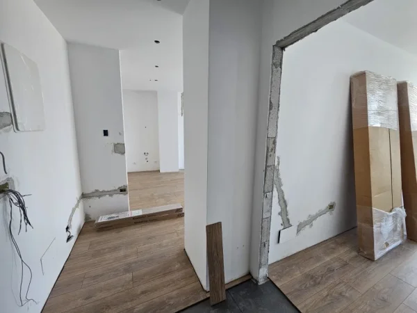 Tirane, shitet 1+1+Ballkon Kati 6, 260.000 € (LAKE VIEW, LIQENI TIRANES)