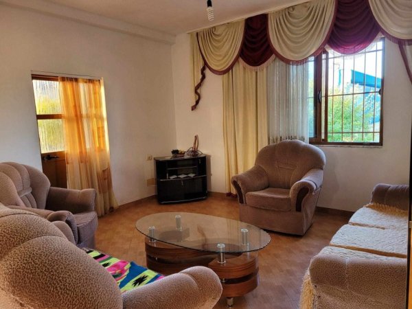 Tirane, jepet me qera Penthouse 2+1+BLK Kati 2, 100 m² 25.000 Leke (Rruga e qershive)