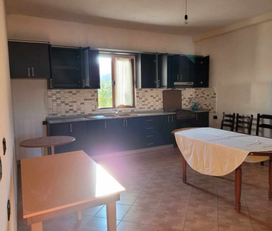 Tirane, jepet me qera Penthouse 2+1+BLK Kati 2, 100 m² 25.000 Leke (Rruga e qershive)