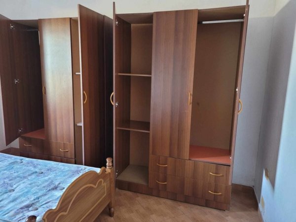 Tirane, jepet me qera Penthouse 2+1+BLK Kati 2, 100 m² 25.000 Leke (Rruga e qershive)