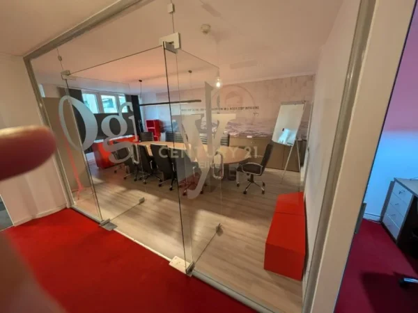 Tirane, jap me qera zyre , 167 m² 2.500 € (Ish Blloku)