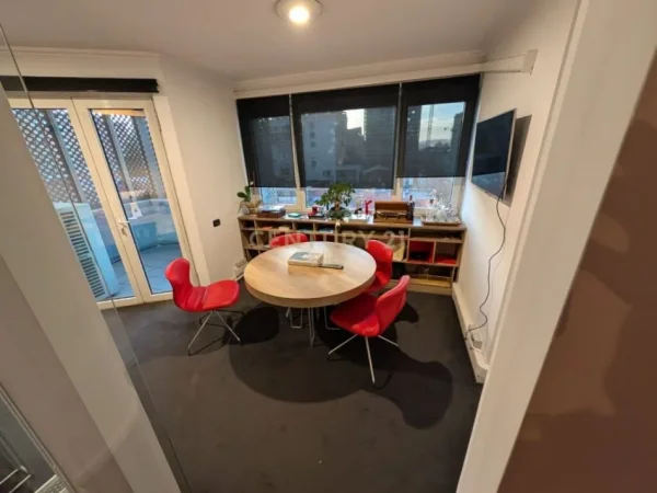 Tirane, jap me qera zyre , 167 m² 2.500 € (Ish Blloku)