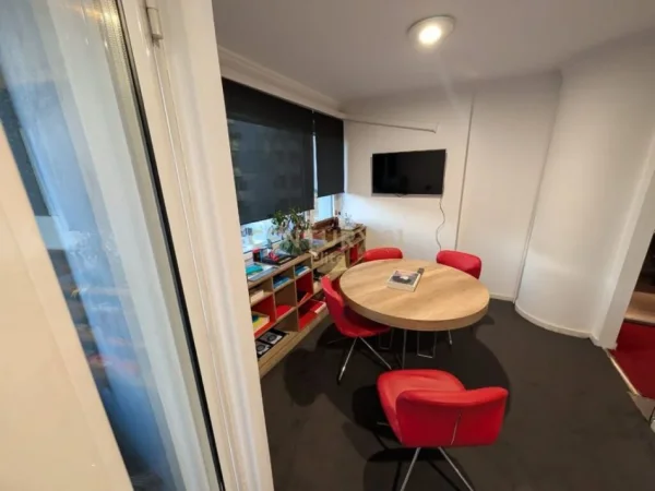 Tirane, jap me qera zyre , 167 m² 2.500 € (Ish Blloku)