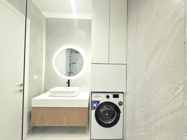 Tirane, jap me qera apartament 2+1+POST PARKIMI , 88 m² 1.300 € (Lake View Residence, Liqeni i Tiranës)