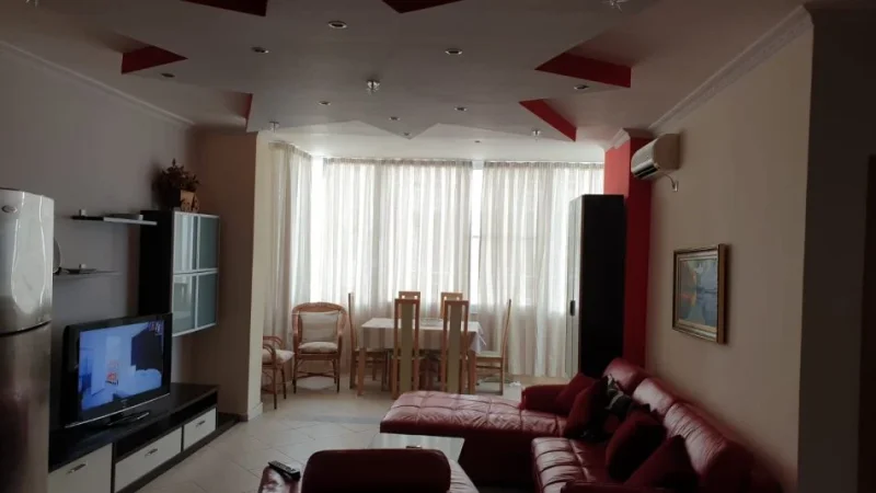 Vlore - Lungomare - Uji i Ftohte, shitet apartament+verande ,2+1+Ballkon Kati 2, 257000 € (SHkolla e Marines)