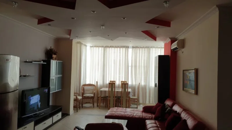 Vlore - Lungomare - Uji i Ftohte, shitet apartament+verande ,2+1+Ballkon Kati 2, 257000 € (SHkolla e Marines)