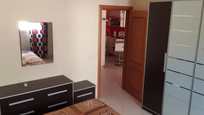 Vlore - Lungomare - Uji i Ftohte, shitet apartament+verande ,2+1+Ballkon Kati 2, 257000 € (SHkolla e Marines)