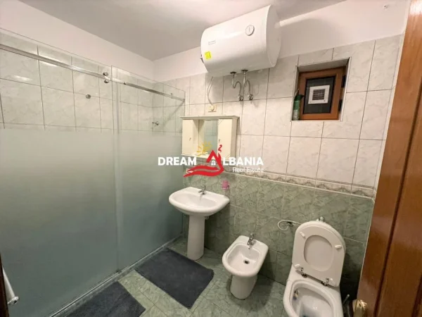 Tirane, jepet me qera apartament 2+1 Kati 2, 130 m² 600 € (rr.Elbassanit)