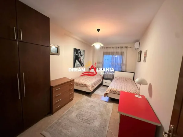Tirane, jepet me qera apartament 2+1 Kati 2, 130 m² 600 € (rr.Elbassanit)