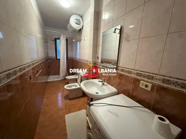Tirane, jepet me qera apartament 2+1 Kati 2, 130 m² 600 € (rr.Elbassanit)