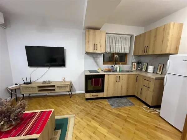 Tirane, jepet me qera apartament 1+1 Kati 1, 60 m² 500 € (Stadiumi Dinamo)