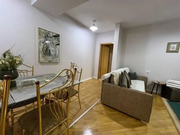 Tirane, jepet me qera apartament 1+1 Kati 1, 60 m² 500 € (Stadiumi Dinamo)