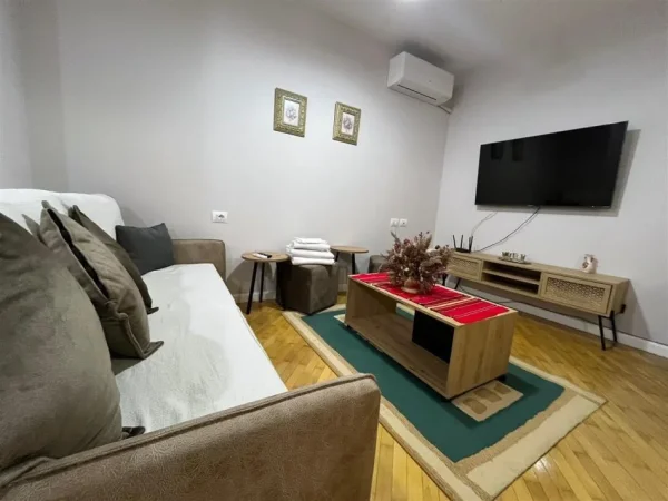 Tirane, jepet me qera apartament 1+1 Kati 1, 60 m² 500 € (Stadiumi Dinamo)