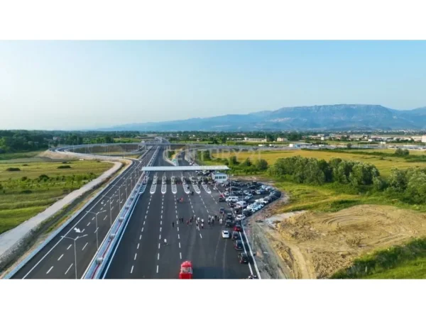 Tirane, shitet toke , 18.250 m² 1.277.500 € (Rinas)