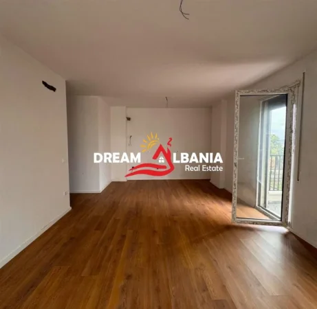 Tirane, jepet me qera zyre Kati 6, 100 m² 600 € (don bosko)