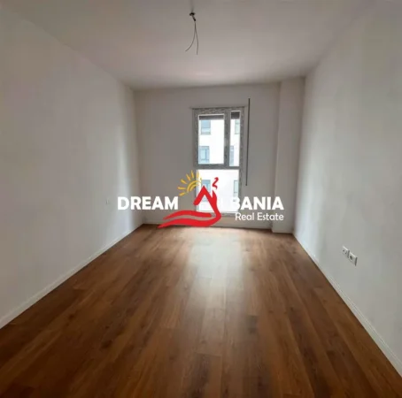 Tirane, jepet me qera zyre Kati 6, 100 m² 600 € (don bosko)