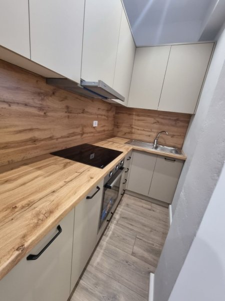 Tirane, jepet me qera apartament 1+1+Aneks Kati 3, 72 m² 500 € (vasil shanto)