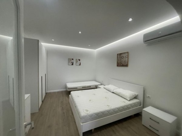 Tirane, jepet me qera apartament 1+1+Aneks Kati 3, 72 m² 500 € (vasil shanto)