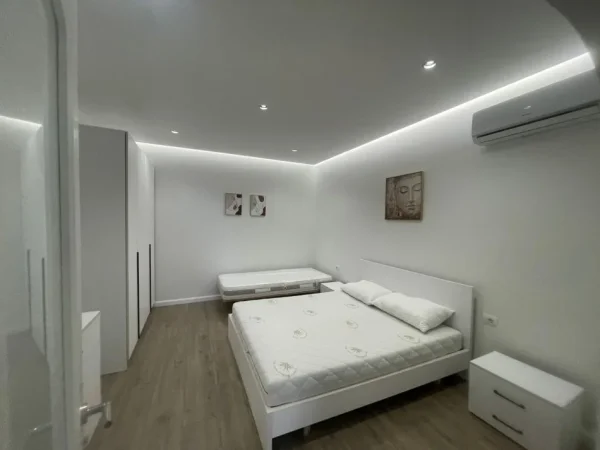 Tirane, jepet me qera apartament 1+1+Aneks Kati 3, 72 m² 500 € (vasil shanto)