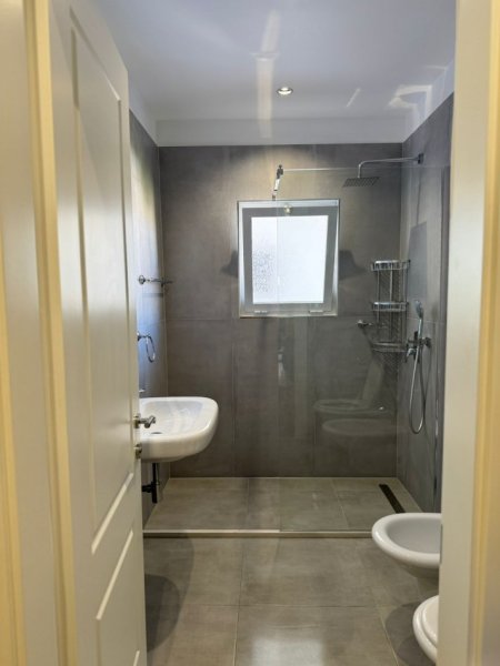 Tirane, jepet me qera apartament 1+1+Aneks Kati 3, 72 m² 500 € (vasil shanto)