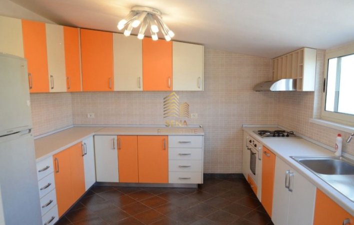 Tirane, jepet me qera apartament 2+1+Ballkon Kati 5, 210 m² 1.200 € (Liqeni Thate)