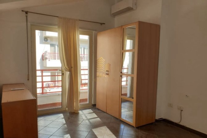 Tirane, jepet me qera apartament 2+1+Ballkon Kati 5, 210 m² 1.200 € (Liqeni Thate)