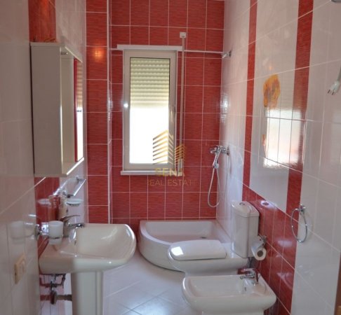 Tirane, jepet me qera apartament 2+1+Ballkon Kati 5, 210 m² 1.200 € (Liqeni Thate)