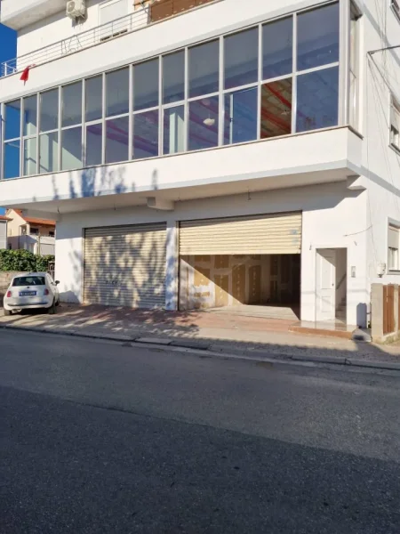 Tirane, shitet magazine Kati 2, 530 m² 180.000 € (Babrru shpat)