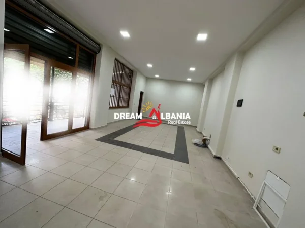 Tirane, jepet me qera zyre Kati 1, 65 m² 600 € (Rr.Elbassanit)