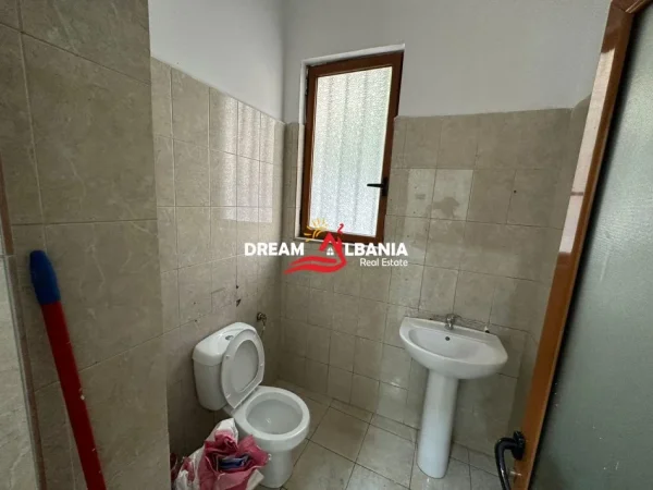 Tirane, jepet me qera zyre Kati 1, 65 m² 600 € (Rr.Elbassanit)