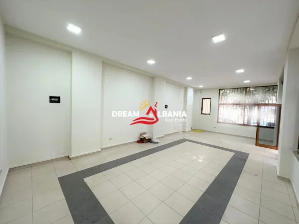 Tirane, jepet me qera zyre Kati 1, 65 m² 600 € (Rr.Elbassanit)