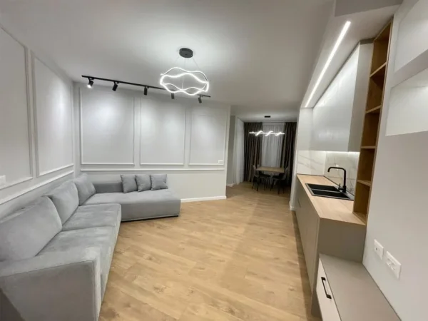 Tirane, shitet apartament 1+1+Ballkon Kati 1, 65 m² 135.000 € (Mbikalimi i Komunes)