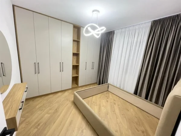Tirane, shitet apartament 1+1+Ballkon Kati 1, 65 m² 135.000 € (Mbikalimi i Komunes)