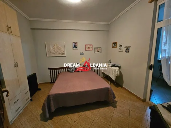 Tirane, shitet apartament 3+1 Kati 4, 100 m² 250.000 € (bllok)