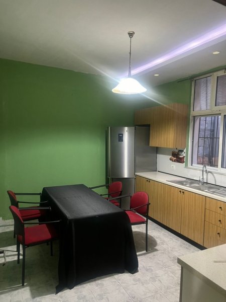 Tirane, jepet me qera apartament 3+1+Aneks+Ballkon Kati 1, 100 m² 800 € (selvia)