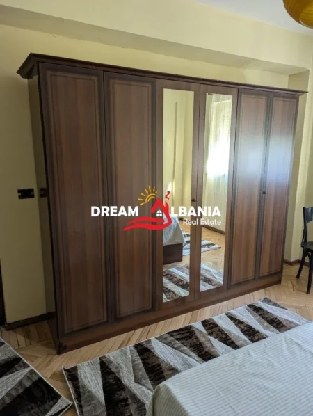 Tirane, jepet me qera apartament 2+1 Kati 2, 90 m² 600 € (Qender)