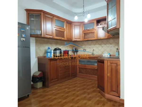Tirane, shitet apartament 1+1 Kati 6, 75 m² 150.000 € (komuna e parisit)