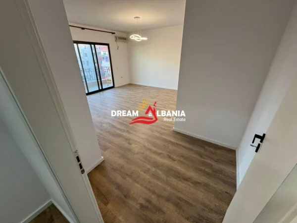 Tirane, shitet apartament 1+1 Kati 7, 76 m² 90.900 € (yzberisht)
