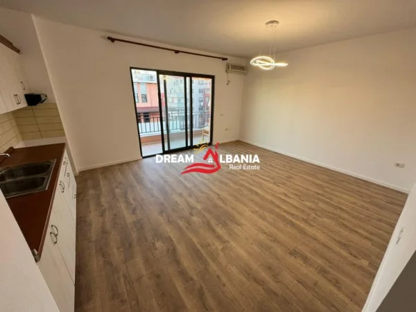 Tirane, shitet apartament 1+1 Kati 7, 76 m² 90.900 € (yzberisht)