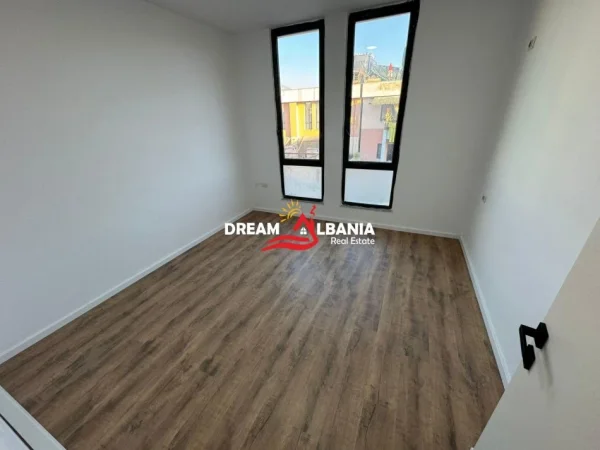 Tirane, shitet apartament 1+1 Kati 7, 76 m² 90.900 € (yzberisht)