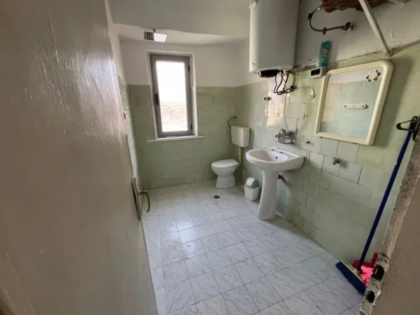 Tirane, Xhamllik jepet me qera apartament 1+1 Kati 3, 50 m² 310 €