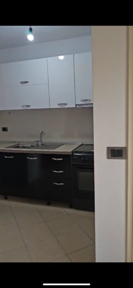 Tirane, jepet me qera garsonier Kati 1, 35 m² 200 € (QYTET STUDENTI)