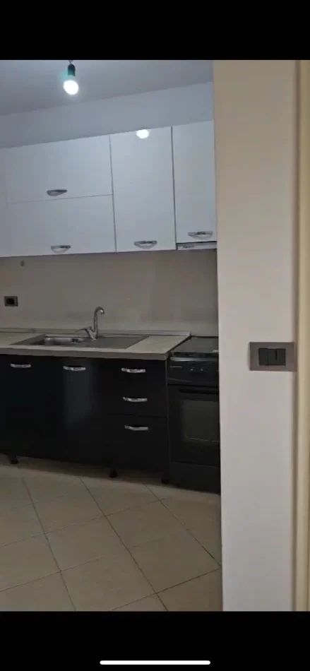 Tirane, jepet me qera garsonier Kati 1, 35 m² 200 € (QYTET STUDENTI)